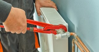 Установка радиаторов отопления в Люберцах - цена, стоимость от 1030 руб., работа в доме и квартире